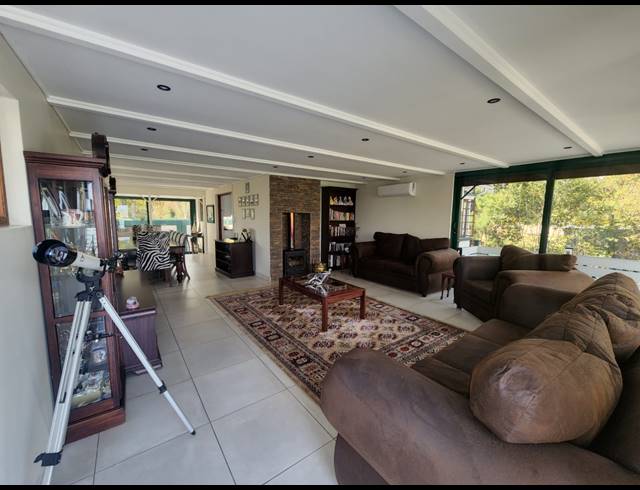 5 BEDROOM TOWNHOUSE FOR SALE IN VAALVIEW